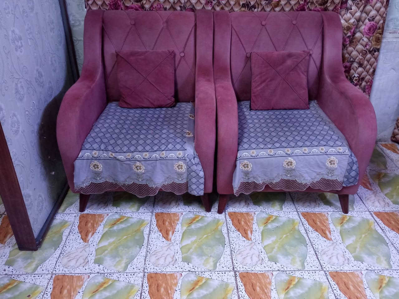 قنفات للبيع زعفرانية 
سعر ١٦٥ وبيهن مجال بسيط


**إذا كنت صاحب هذا الإعلان وتريد حذفه لأي سبب، رجاءا أرسل رسالة إلى الدعم الفني**