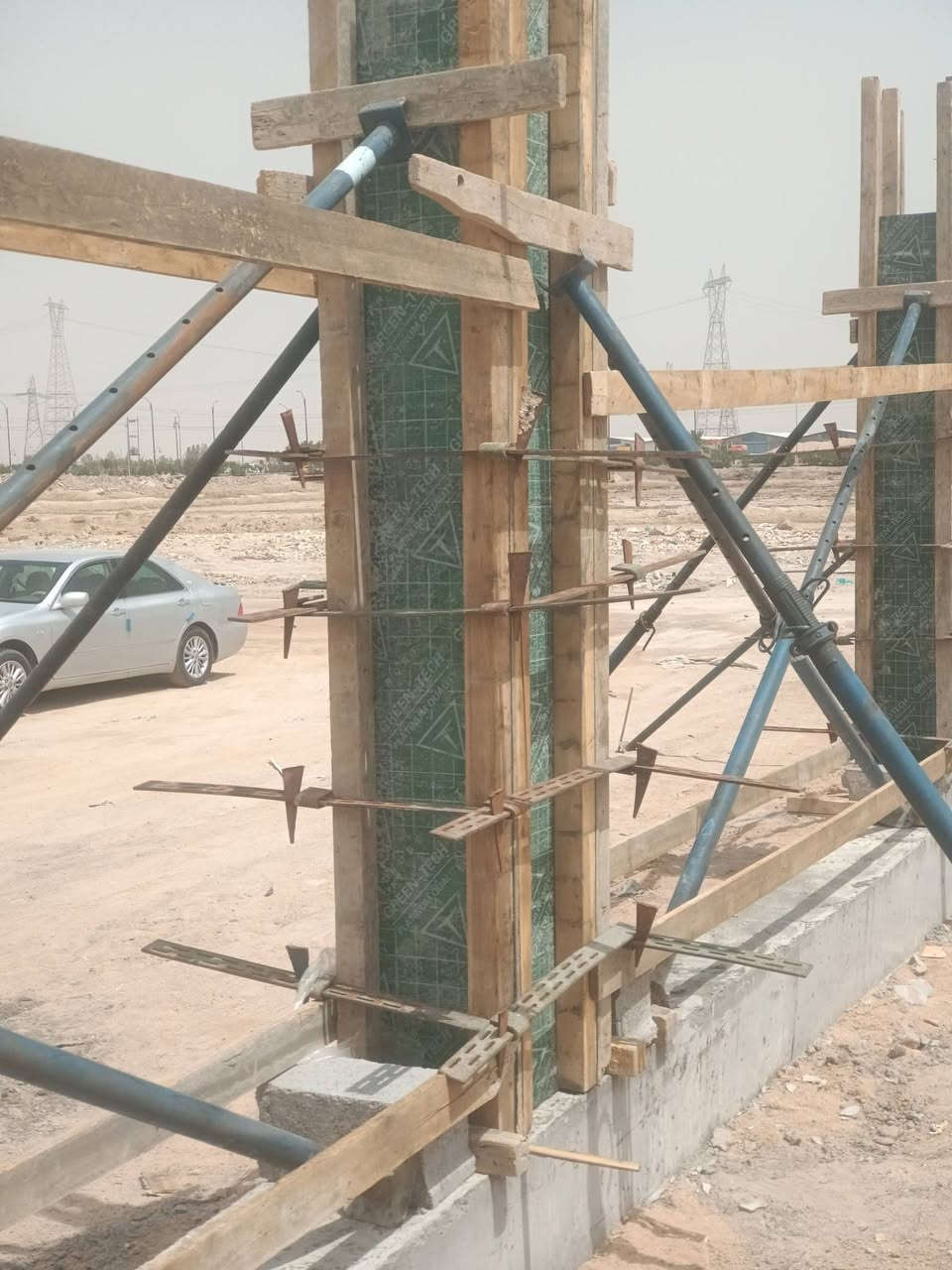 السلام عليكم بعض اعمالي نجاره وحداده وصب مناطق البصره عامه ***********
