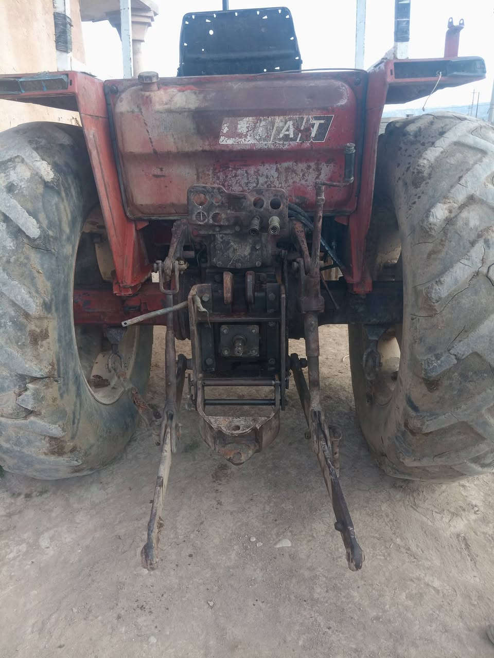 السلام عليكم 
تنكتر فيئات 780
موديل 82
رقم نينوى 
گير محرك اكسل كلو شرط 
هدروليك رفع تبان كله شغال 
***********
مكاني الحويجه
