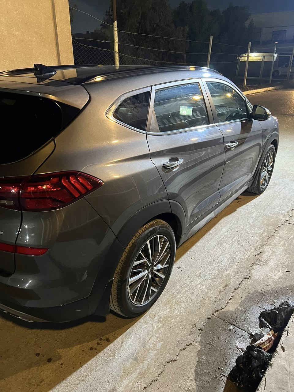 السلام عليكم …سياره توسان 2021 امريكي فول مواصفات واحد على واحد رصاصي رقم بغداد فول مواصفات ماشيه ٧٤ الف السونار مرفق بل منشور مكانه بغداد المشتل ….***********
