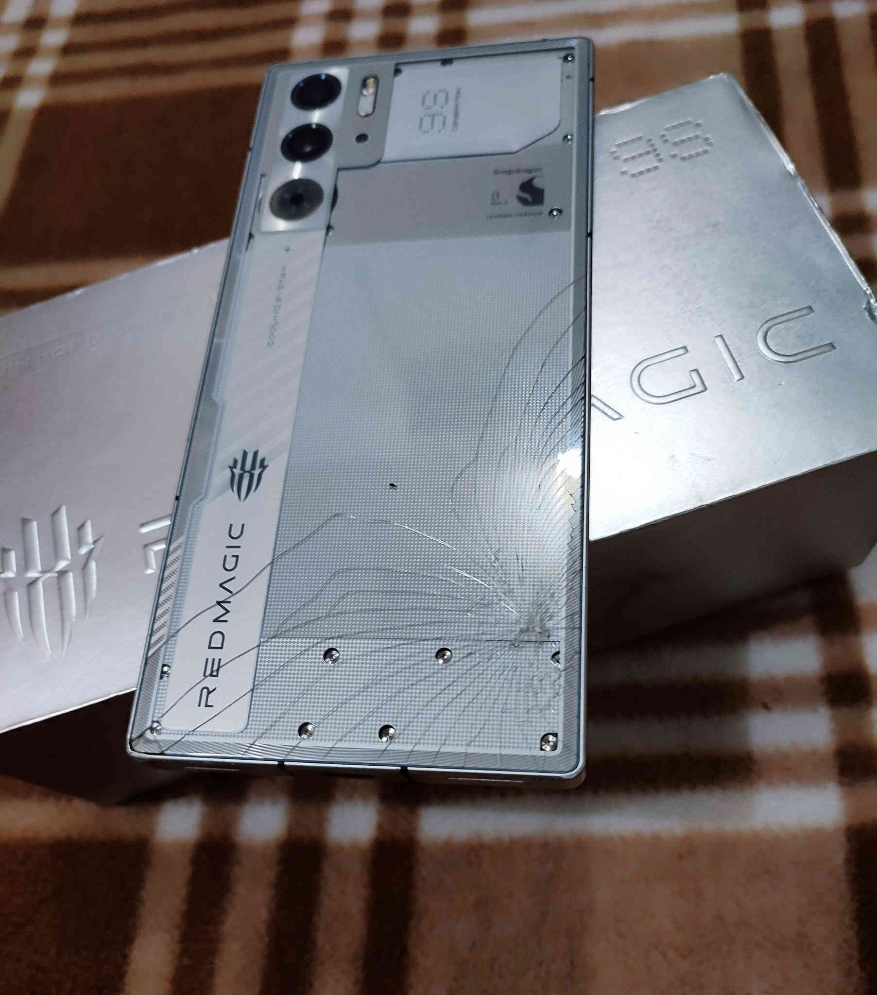 ريد ماجك 9 اس برو
جهاز كله مكفول من كلشي فقط ضهره مفطور 
مثل ماموضح بصور ذاكره 512 رام 16
غراض كامله جهاز كله مكفول ع الفحص 
السعر 575 قفل 
مكاني نجف ***********
