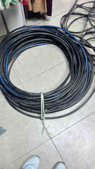 وايرات ظفيره ابو ١٦ فافون تركي مستعمل كم شهر تقريباً عندي ١٠٠-١٢٠ متر
سعر المتر الف دينار

واير تك ابو ١٢٠ فافون تركي جديد مو مستعمل عندي ٣٠-٣٥ متر تقريباً 
سعر المتر ٢٢٥٠

المكان بغداد الدورة
للاتصال ***********
