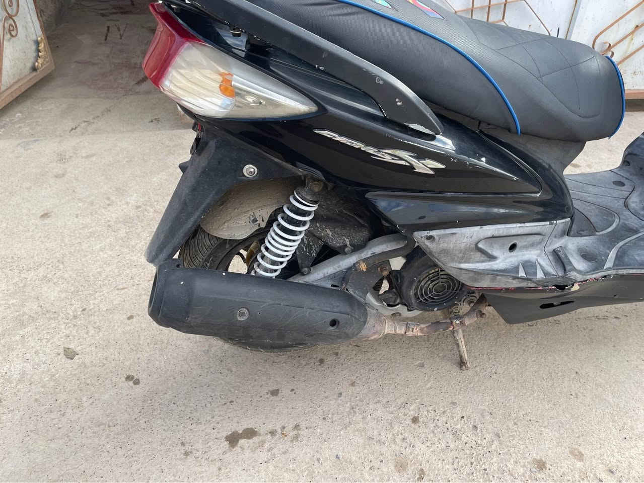 السلام عليكم 
من رخصه الادمن. سكنس فحل ياباني للبيع
قبق نفخ كهربائية كلها شغاله 
تايرات جدد
الدراجه نوزل خطين 
الدراجه كامله مكمله
السعر800وبيها مجال  🛵
العنوان - بغداد /قرب جزيرة بغداد السياحية 
الشراي يتصل
*********** بغداد, العراق
