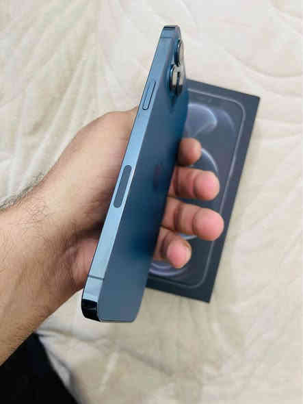 سعره 500 وبي مجال ايفون 12 برو ماكس ذاكره 256 بطارية 82 نضافة 100/99 جهاز مبي اي عطل ولا مبدل اي شي بي فقط الجهاز امريكي وكارتونه ويا ومطابق وكله شغال وين ما يعجبك تفحص افحص الشراي يتصل *********** عمارة
