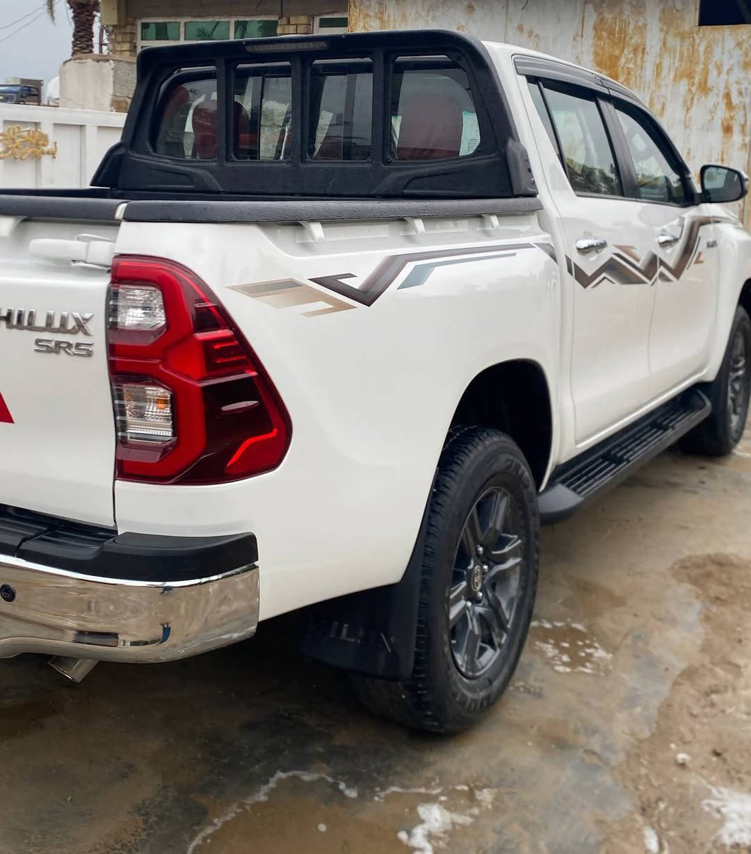 سلام عليكم للبيع تويوتا هايلوكس 2024 فورويل بانزين الاستفسار ***********
