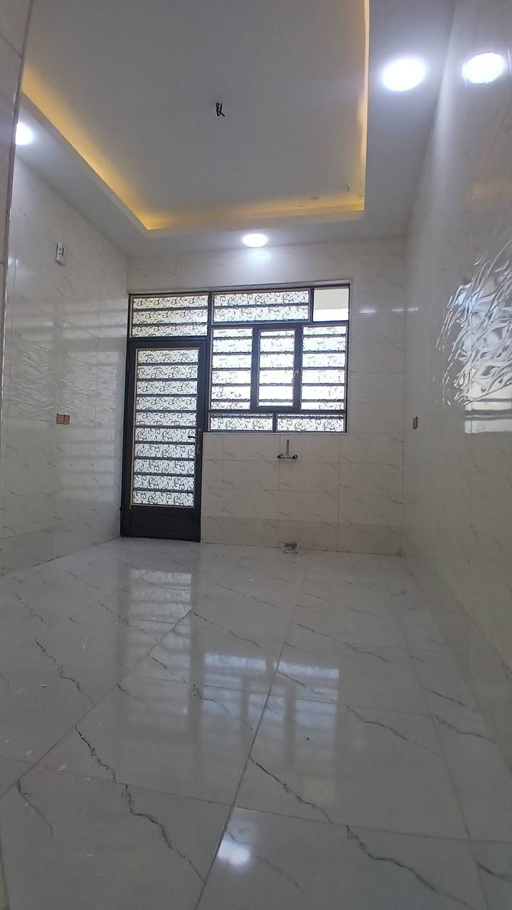 على بركه الله بيت للبيع دوانم المعمل مساحه ١٥٠متر طابقين يتكون ٤غرف نوم شغل درجه ممتاز قرب جامع مكيه شارع 
 تبليط للاستفسار اكثر اتصل على *********** او مراجعة مكتب زمزم
