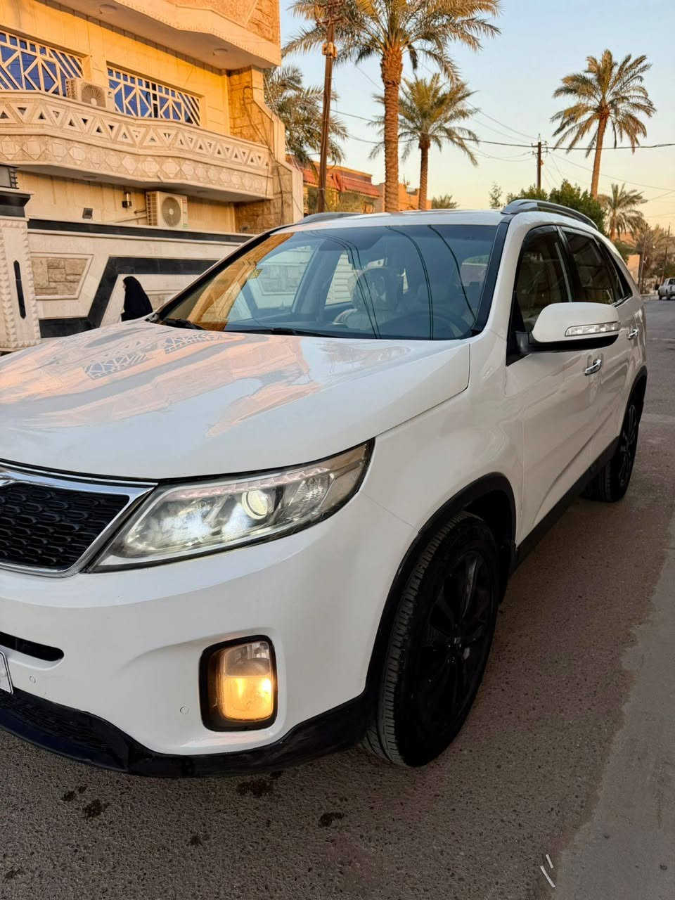 السلام عليكم
كيا سورنتو 2015 وارد خليجي 
رقم بغداد بأسمي رقم انكليزي تحويل ثاني يوم 
السياره فول مواصفات عدا البانورما 6سلندر 7 راكب 3 قطع تبريد بصمه كشنات جلد كشن كهربائي بيجي اشاير بالمري  شفط لد امامي خلفي  شاشه كامره السياره جديده جداً مكينه كير  تبريد حداديه تخم تاير كله جاهزه  وكعت عليها سقيفه وصبغت نص القماره وصفحه السايق بدون دواخل السياره مكفوله من الجفيه والگلبه 
المكان بغداد
 السعر139 وبي مجال بسيط 
رقم الهاتف ***********
