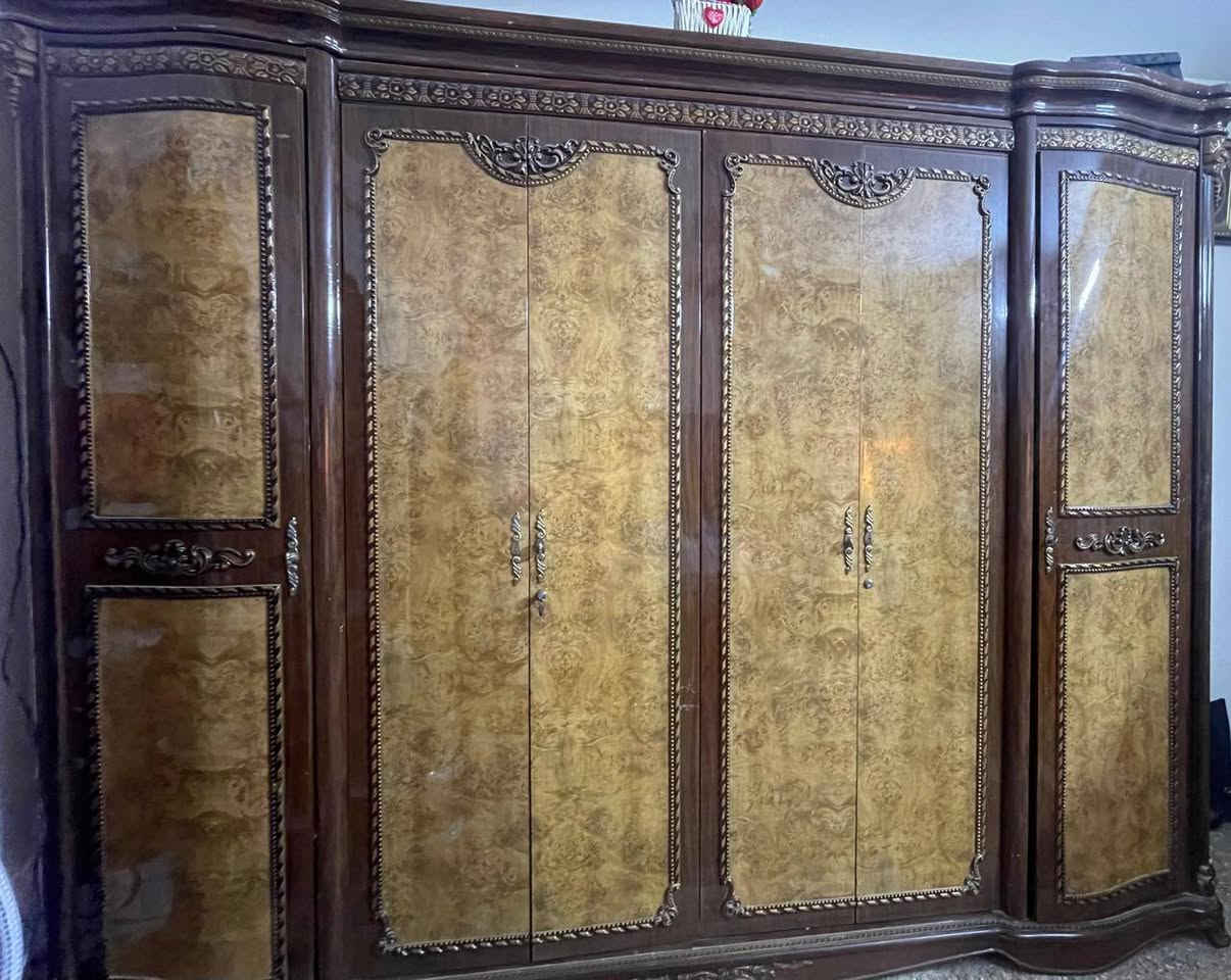 بيع غرفة نوم ضخمة  بسعر 450الف في بغداد للتواصل ***********
