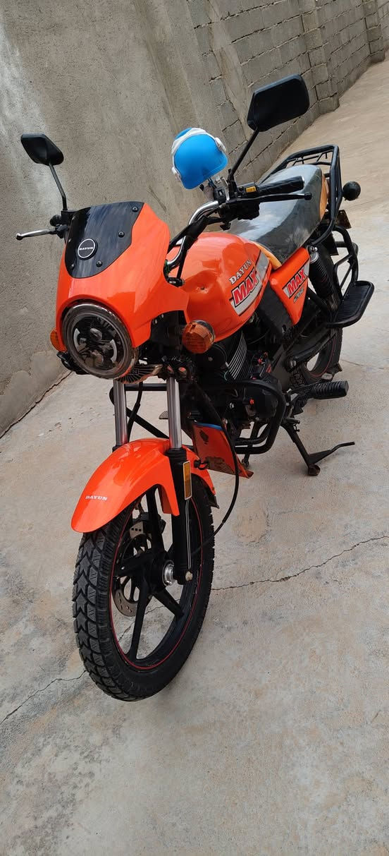 سلام عليكم دراجه دايون للبيع مديل 22 دراجه نضيفه حيل برقي مامفتوح بيها اوراق وصولي مليون و 600 وبيها مجال مكاني كوت حي الحكيم ***********
