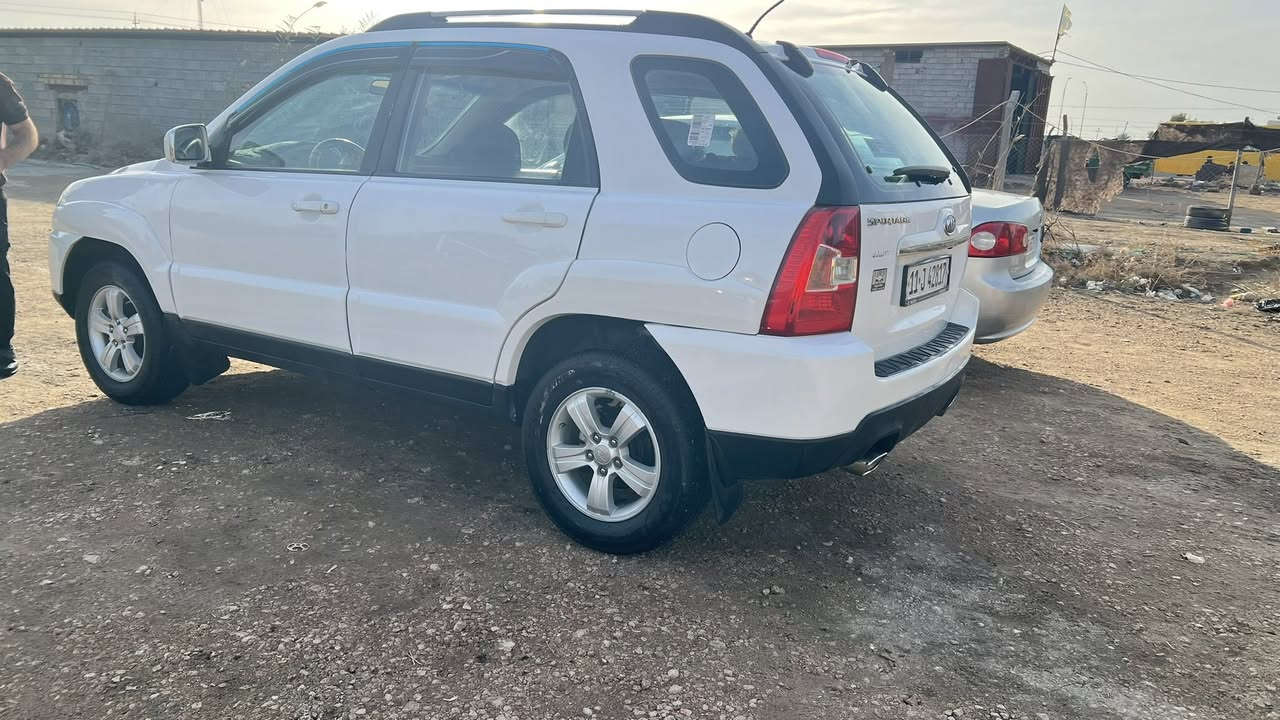 السلام عليكم
سياره سبورتج البيع مديل ٢٠١٠ كفاله ماشيه ٨٥
سياره جاهزه من كلشي 
فول موصفات خليجي 

تخم تاير مكينه كير حداديه كله جديد 
فتحت سقف 
سعر سياره ١٣٥
مكان سياره الدوانيه 
***********
