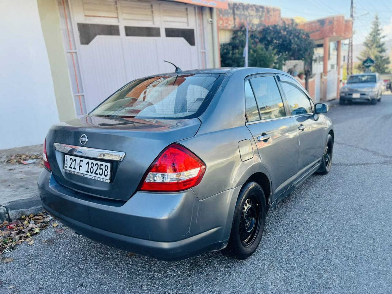 بەناوی خودا
نیسان تیدا 2006ئۆتۆماتیک ناوزەرد حاسە تەبریدی ساردوگەرم لەجێگا گێڕو مەکینەی نەکراوەتەوە کامل بۆیاخە ناوسنوقی دوای لێی دراوە گۆڕاوە بێشی کەبسەوتەحویلو خەرامەی بەشەرت سەقفی لێدراوی نیە.  مەر جی تازەیەو تایەی تازەیەو یەک دینار مەسروفی تێدانیە سەنەوی تانزیکی 2027تازەیە زۆر باکە قفلی68$بێ مەعمەلە هەلبجە. ***********.  *********** حلبجة, السليمانية
