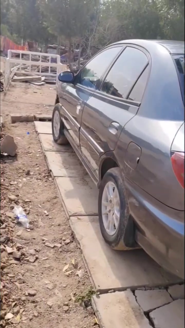 كيه ريو للبيع موديل 2001 مكينه 1600كير اوتماتيك بسمي السنويه رقم بغداد انكليزي مكانهه بغداد منطقه حي النصر سعرهه 36 وبيهه مجال بسيط رقمي ***********
