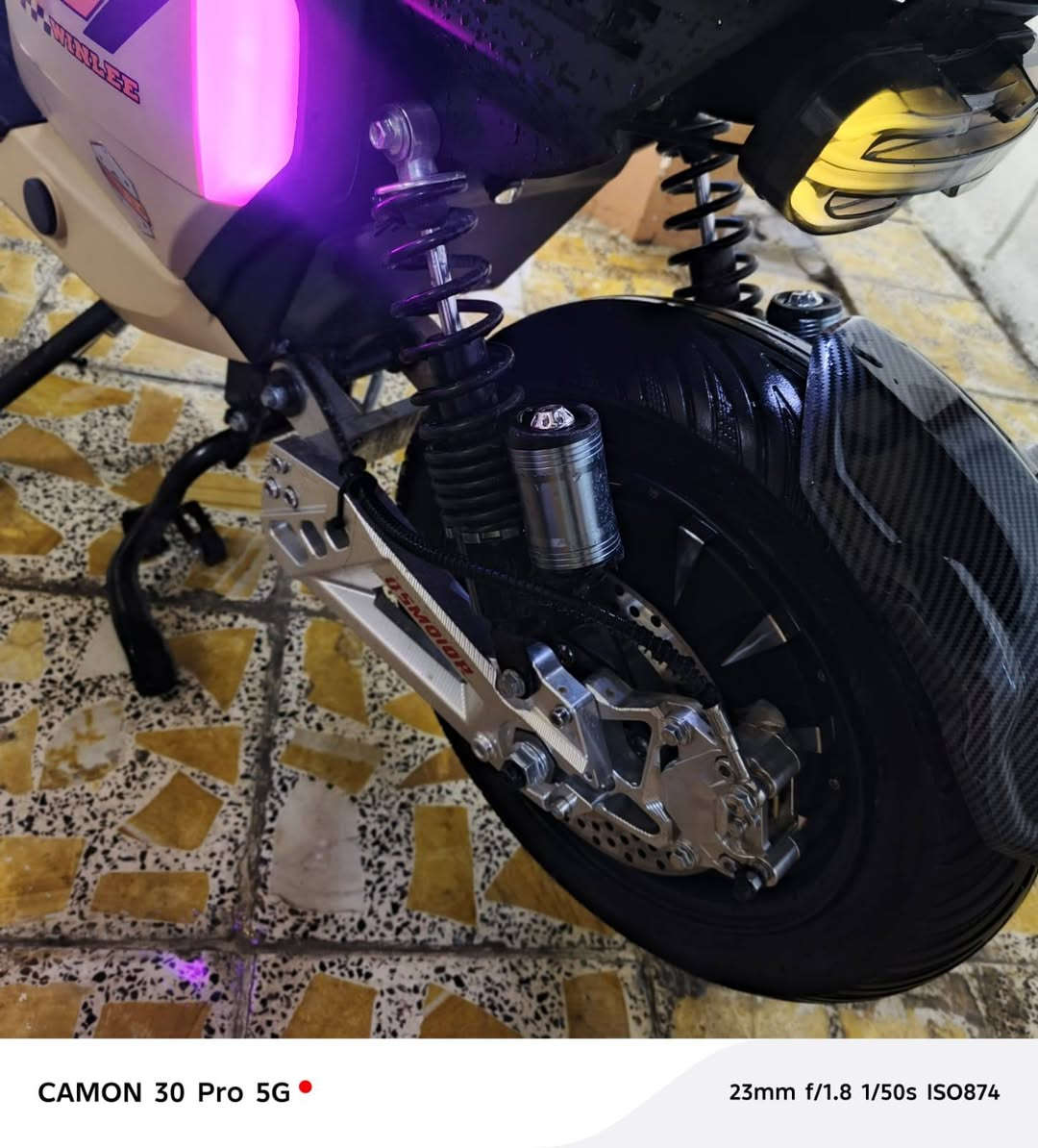 ‏دراجه F1 جبلي 
‏دراجه نضيفه تخبل من شركه ونلي خمس بطاريات جدد 
‏ملف ١٥٠٠ سرعه مابين 60/70 ستيرن باتمان ٣ قطه منفصله تكدر تتحكم بي دراجه جديد مع شاحنه ١٦ امبير
‏وبيهه هورن عالي بوش ومع نضام رجوع الى الخلف R
‏ونشره جاملغات كاربون فايبر ولون مميز صحراوي
‏نضام تشغيل كارت وبصمه وسويج بريكات تتحكم بيهن مع نشره من دوس البريك
‏سعر 750
‏رقم تواصل *********** واتساب
عنوان بغداد ام الكبر والغزلان
