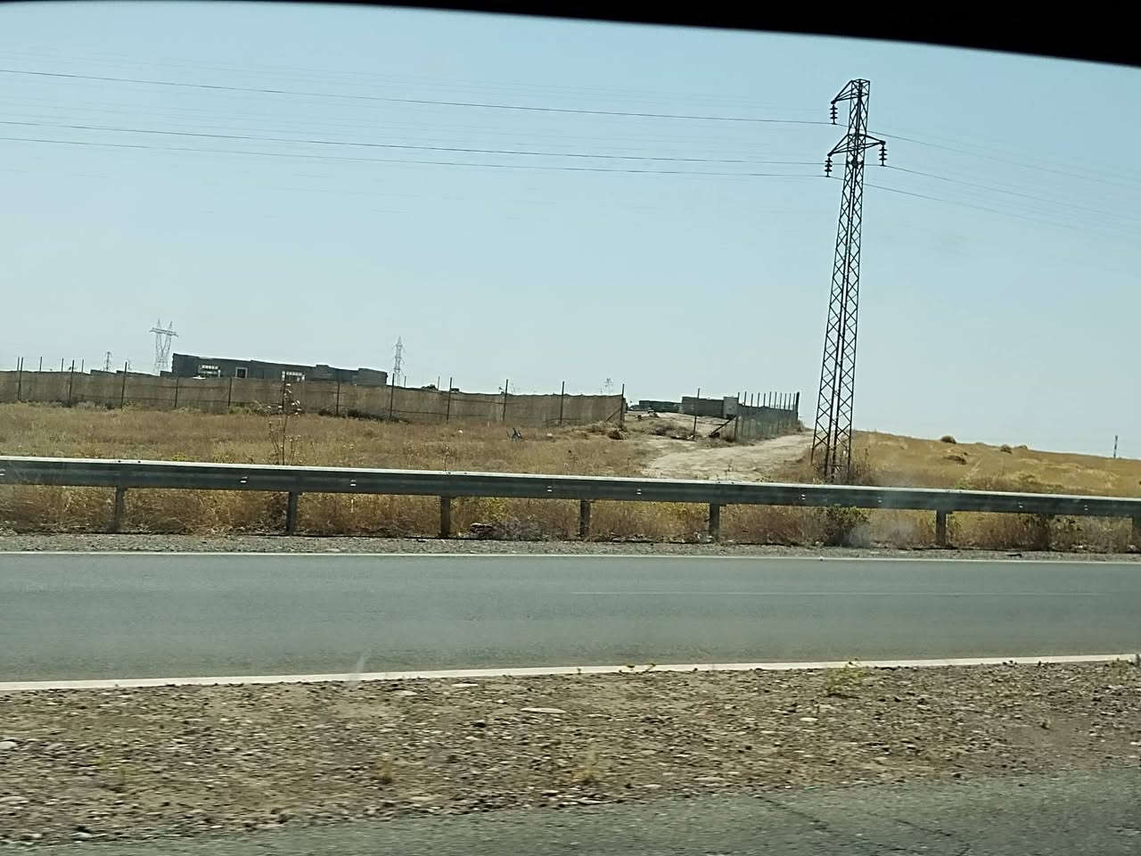 ارض للبيع قرية النجم طريق الموصل موقع تجاري للستفسار التصال ***********
