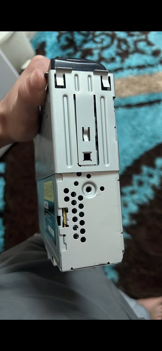 مسجل jvc  مسجل جوكر يرهم على اي سياره  وجه المسجل ينشلع السعر 45 وبيه مجال الرقم *********** تواصل واتساب
