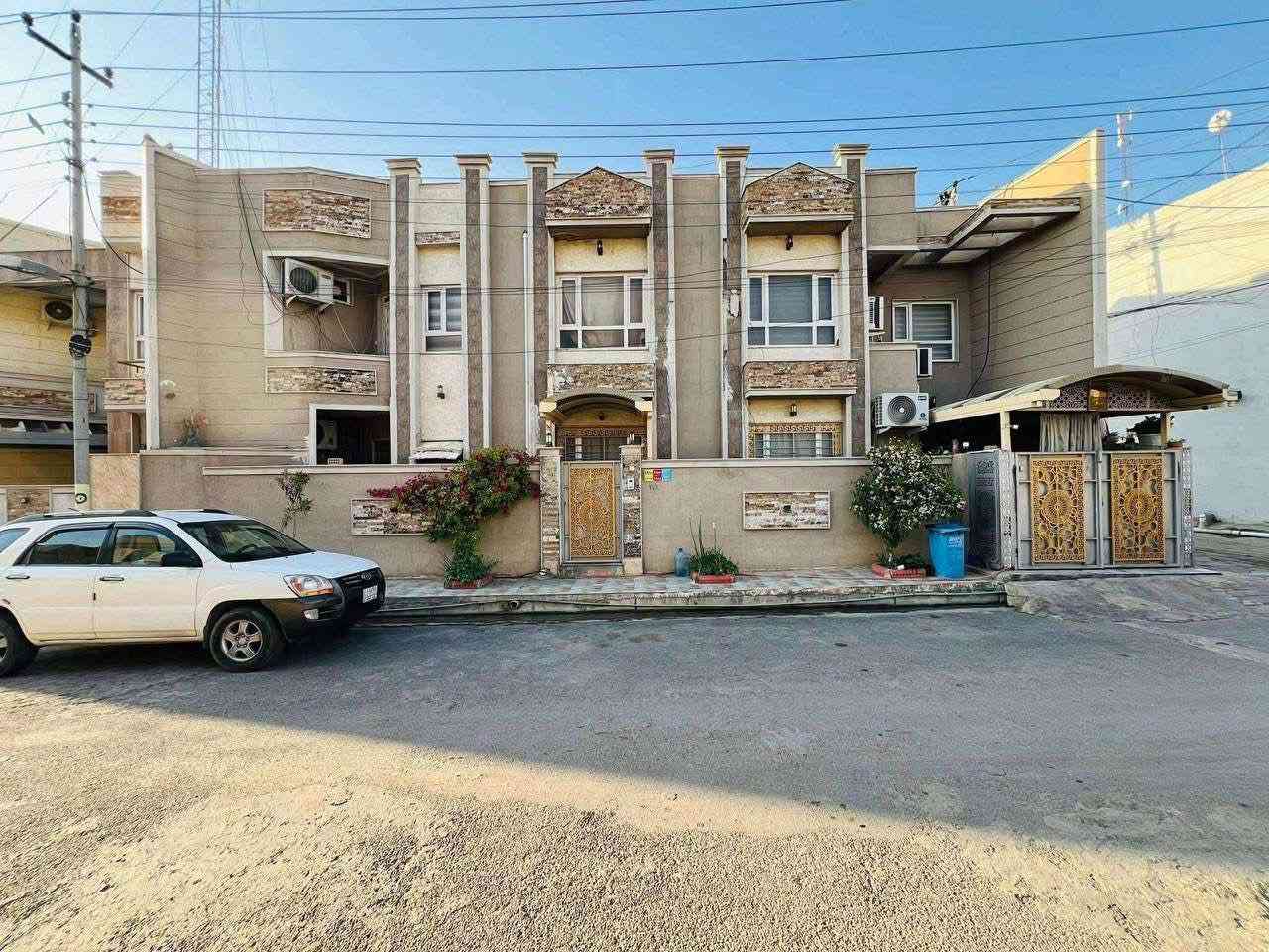 ♦️إعلان بيع مستعجل ✨
🛑عقار للبيع من :
🛑عروض مكتب ((العلاف)) لتجارة العقارات 🌟
🏠دار للبيع مساحة 135 متر الواجهة 18 متر ركن على شارعين 💥
🛑طابقين بناء حديث 💥
1️⃣الطابق الأول غرفة نوم + هول + استقبال + كراج + صحيات 🚾داخل وخارج الدار 🏠 
2️⃣الطابق الثاني ثلاثة غرفة نوم + هول + صحيات 🚾
📄سند سكني ملك صرف / شرط القرآر التمليك والتحويل 
❌لانتعامل برفع سعر العقار عن سعرة الأصلي نجمع البايع بالمشتري مباشرتا _ لا نوقف البيعة بخلاف عن الدالية 
🌍الموقع / حي الإعلام قرب ((جامع الله وأكبر 🕌 ))
للاستفسار 
⏮️مراجعة مكتب العلاف لتجارة العقارات 🌟
أو الاتصال 
☎️ أسيا ***********
أو
☎️ كورك ***********
⏪️مع العلاف للعقار استثمارك في آمان ⭐️
🌐عنوان المكتب / الموصل _ حي الزراعي قرب جسر السويس 🔥
📌نستقبل عقاراتكم وطلباتكم العقارية .
