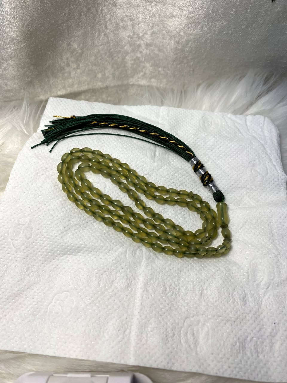 اللهم صل على محمد وآل محمد
مسباح من البازهر ( شاه مقصود ) الافغاني 
خام حشيشي جميل طبيعي غير معالج 
طول المسباح 35cm مسباح 101 

للاستفسار خاص او واتساب ***********  ☎️
توصيل جميع محافظات العراق 🚘
