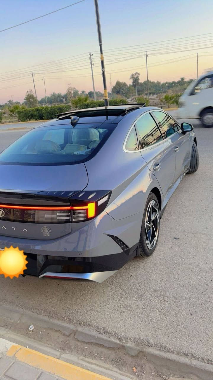 بسم الله الرحمن الرحيم
🚘 هيونداي سوناتا 2025 

رقم. بغداد اب اسمي 

 ماشية 20 الف

محرك 2.5L المرغوب بدون توربو 

✨ المواصفات فول 

 بصمة ( ابواب + صندوق ) 

🟥 تشغيل عن بعد 

🟥 شاشة جبيرة ( كار بلي + اندرويد )

🟥 واير ليس شحن 

🟥مثبت سرعة 

🟥قيادة ذاتية 

🟥تحديد مسار 

🟥 رادار امامي 

🟥رادار جانبي 

🟥رادار خلفي 

🟥كامرا دوارة ١٨٠

🟥مثبت ستيرن 

🟥سايد بريك بصمة 

🟥مودات قيادة ( نورمال - سبورت - سبورت بلاص - كوستم)

🟥 بانوراما 

🟥تبريد بيانو 

🟥تبريد قطعتين 

🟥لدات بلادية بالدشبول متغير الوان تتحكم بيهه بالشاشة

🟥كيجات بالعداد تظهرلك قراءة (حماوة الدهن - التيربو - العزم)

🟥كيجات دجتال تتغير ويا كل مود مثل ماموضح بالصورة

🟥كير دكمً ٨ سرعات + شفتات ستيرن 

🟥نظام سماعات BOSE اقوى انظمة سماعات

🟥جامات اوتو

🟥اوتو هولد

🟥كشنات جلد

🟥محرك 2500 بدون توربو 

🟥لدات امامي خلفي 

🟥وبعد هواي مواصفات بيهه/: ســعر250 بيه. مجال 

*********** الله يرزق الجميع انشالله
