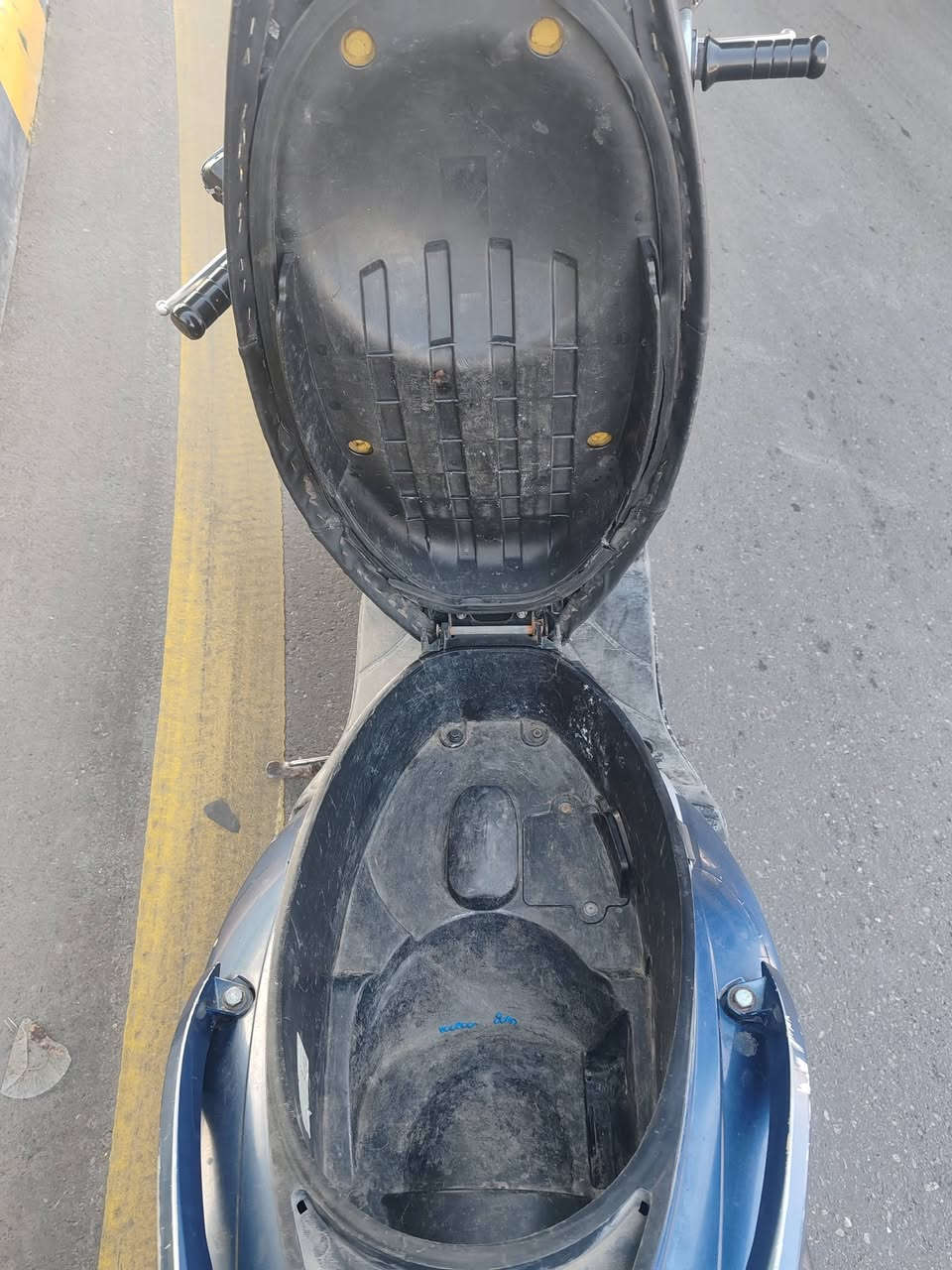 سكنس فحل للبيع كامله
 بدون نقص كلشي شغال سلف هندر كهربايات كلها  مكفوله ترايها ع لسانك سعرة قفل مال بيع دينار مانزل قفل 450الف مكاني بغداد البياع الشهداء مقابيل مطعم البديري ***********
