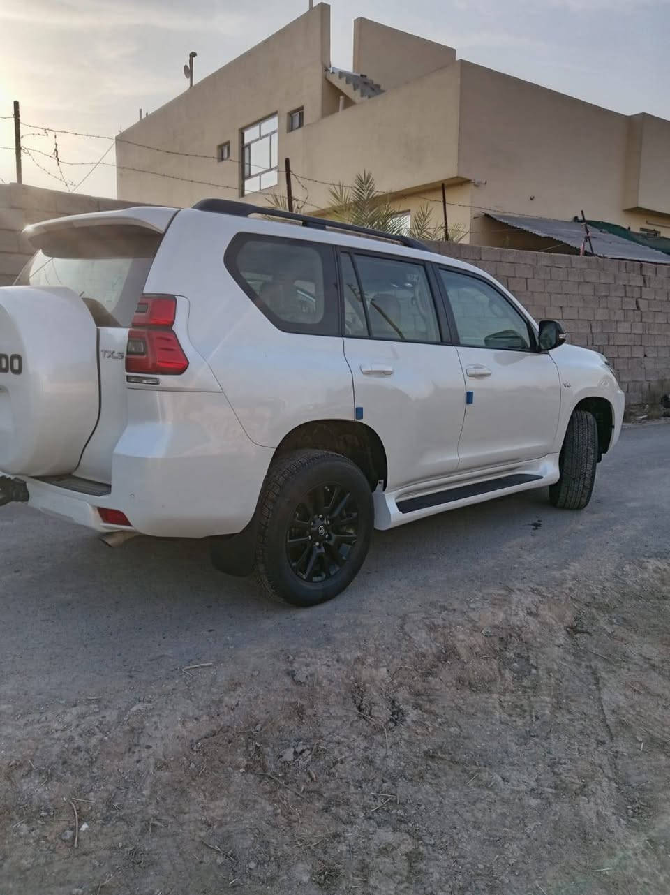 سلام عليكم البيع تيوته برادو ساز دي اكس اس 2023
فول موصفات
فتحه صقف
بصمه تشغيل
كشنات جلد
كشنات كهرباء
محرك 6v 4000 تنفس طبيعي
دبل تانكي 
شاشه كامره دواره
ماشيه 62الف
سعر 455 وبي مجال
***********وتساب
عنوان بغداد فلكت سلمان
