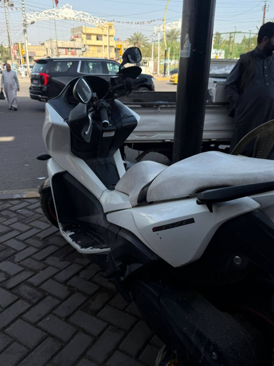 للبيع: هوندا فازا (Honda Faze 250) ياباني
دراجة غنية عن التعريف،
• المحرك: 250 CC ناعم 
• تبريد: راديتر (ماء) - حرارة مستقرة.

📍 المكان: سبع اقصور 
💰 السعر: مليون ٣٥٠ وبي مجال
📞 للتواصل: ***********
"الدراجة مال جناي وجاهزة
