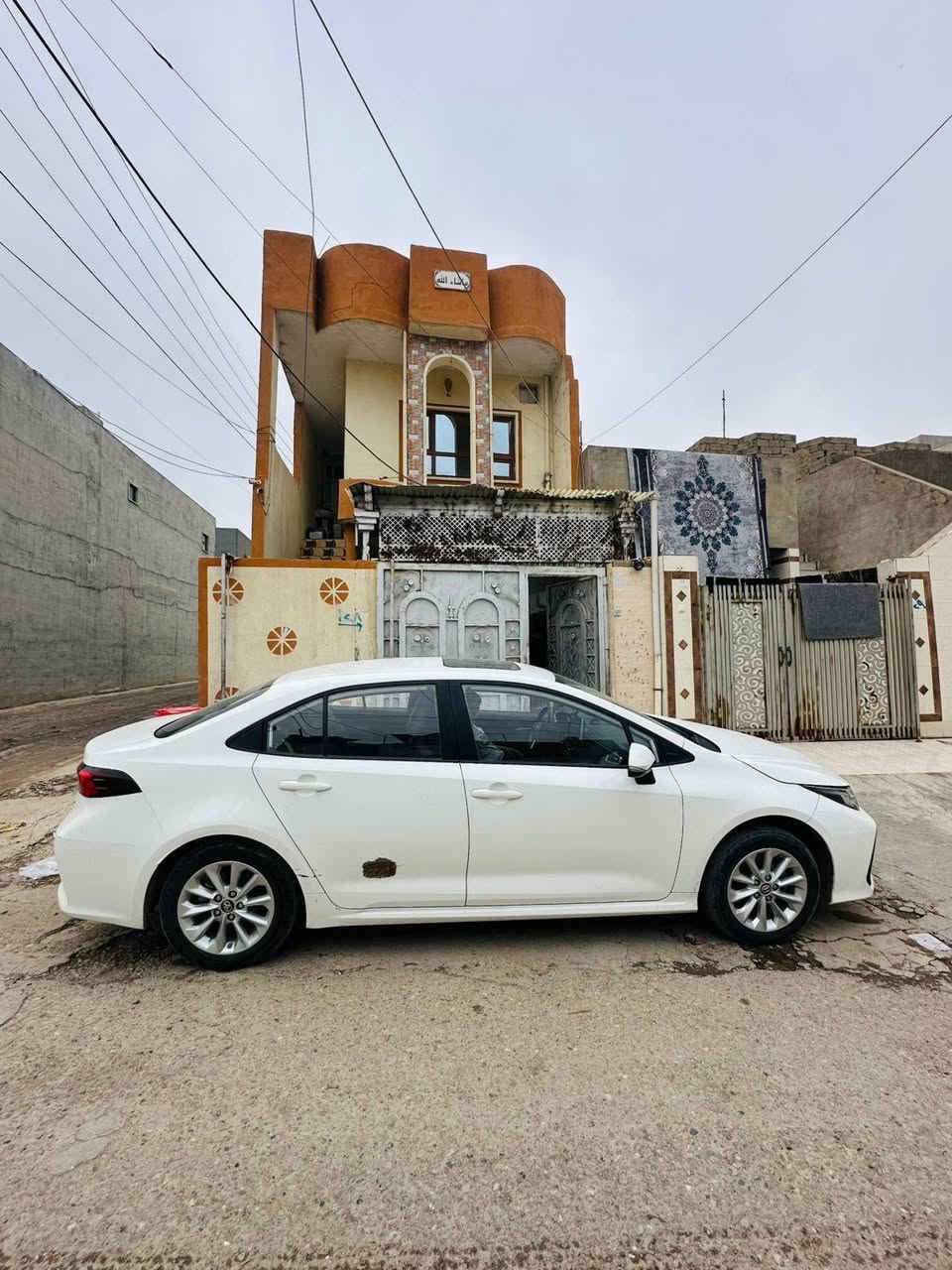 crolla hybrid 2022 
محرک 12توربو مەکینەی 12تۆربۆیە فول اقتصادیه 40هەزار ڕۆیشتوە تەنها بستێک ئەو دە رگایەی هەیە چاک نەکراوەتەوە بەسفری لای خۆمان بوە یەک دەستە هەموو شتی نوێیە بەناوی خۆمانە شکل خلیجیە ***********کلک خبات أربيل, العراق
