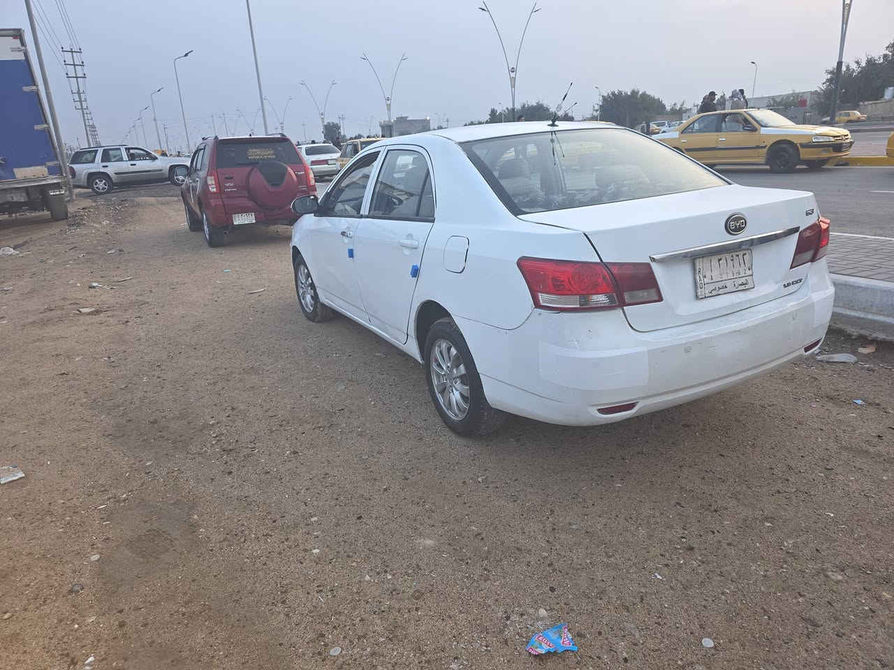 السلام عليكم بي واي دي مديل ١٣ رقم بصره تحويل المكيه وكير كورله بيكاجو الف ٦٠٠  الكير ع البك لا اكبسه مانزين  يلا يرجع بس بدوم ضربه ملكطه وبيه مكانات صبغ حداديه تخم تاير جديد عليه غرامات ينزلن من سعرهه ٥٠٠ الف السعر ٣٥ الشراي يتصل البصره الزبير ***********
