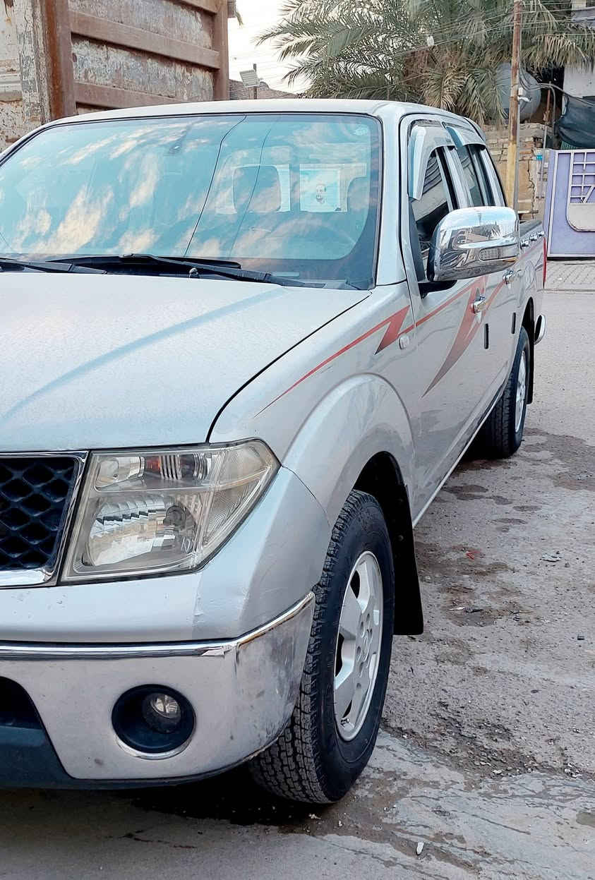 السلام عليكم 
عندي بيكم نيفاره موديل 2009 

رقم سليمانيه جديد الدولي شرط التحويل 

مكينه لا بخار ولا تنقيص خير من الله 

كير عادي صدر مامي خلفي جديد تبريد ثلج 

بيه صبغ الباب الخلفي اليمنه 

مكان سياره بغداد الرصافه السعر 90

رقم الهاتف ***********
