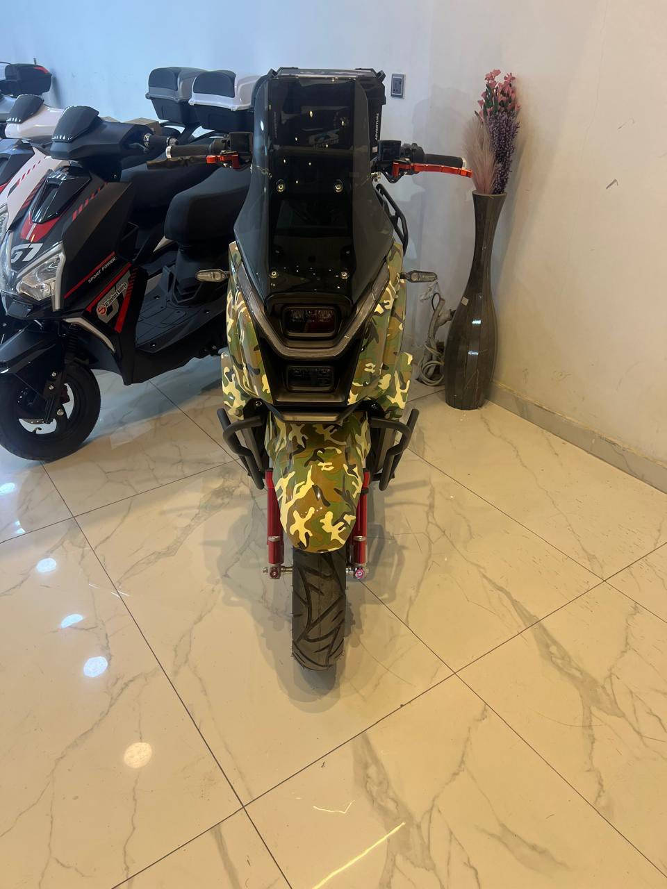 سلام عليكم للبيع دراجه شحن 2025 نوع اباجي دراجه كلش جديده ونضيفه وكامل وبصمتين وماشيه قليل سعرها مليون و350 وبيها مجال ***********
