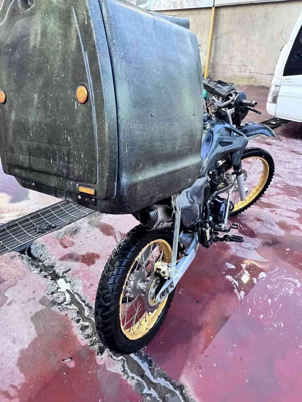 قفاز لبيع مديل 2024 سعرها 650بيه مجال مستعجل عل بيعته مكلف بل نشر صاحب دراجه هذه رقمه :***********
