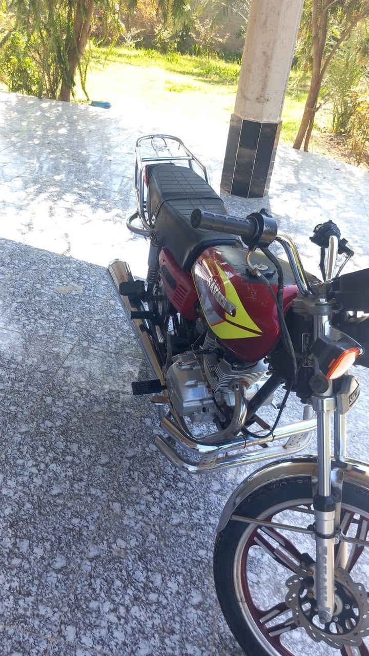 السلام عليكم اخوان دراجة سيفان للبيع موديل 2021 دراجة خير من الله مكينة بس بوش وبستم دراجة مامتعوبة مكاني ديالى الخالص فلكة مصطفى جواد 
الاستفسار ***********
