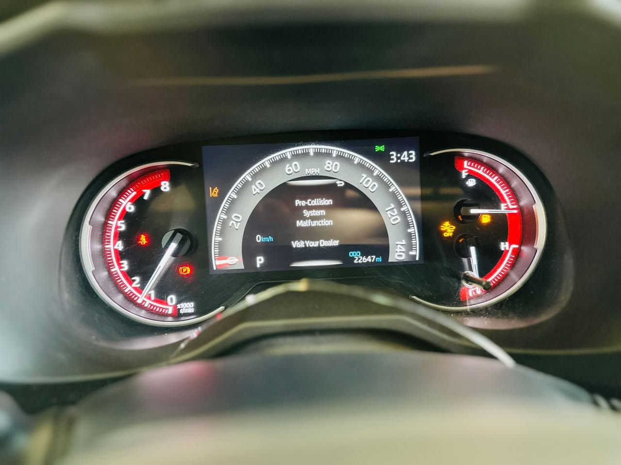 🔥 راف فور بريميوم 2024 (بنزين)
. مكان السيارة اربيل
بدون رقم تترقم شمالي
عداد 22 فقط
ملاحظة 
صور الحادث ورقم الشاصي
مرفق مع المنشور
صبغ باب وباب مبدل بلادي شركه بدون صبغ وشبر بجاملغ سكن بدون ارباك 
للاستفسار

***********

السعر مناسب جداً 238$ وبي مجال 💐

مواصفات
 • المحرك:
 • 2.5 لتر، 4 سلندر، تنفس طبيعي.
 • القوة: حوالي 203 حصان.
 • العزم: 243 نيوتن.م.
 • ناقل الحركة: أوتوماتيك 8 سرعات (Direct Shift).
 • نظام الدفع: دفع أمامي (FWD) أو رباعي (AWD) حسب الفئة.
 • التسارع 0-100 كم: تقريبًا 8.5 – 9 ثواني.
 • استهلاك الوقود: معدل بين 14 – 15 كم/لتر (يعتمد على الدفع FWD أو AWD
المواصفات الداخلية
 • مقاعد جلد/جلد فاخر مع تسخين (أمامي).
 • مقعد سائق كهربائي مع ذاكرة.
 • شاشة وسطية لمس أبل كار بلاي & أندرويد أوتو.
 • منافذ USB-C.
 • تكييف أوتوماتيكي ثنائي المناطق.
 • سقف سلايت
المواصفات الخارجية:
 • رنكات ألمنيوم 19 إنش.
 • مصابيح أمامية وخلفية LED مع إضاءة نهارية.
 • فتحة سقف.
 • مرايا كهربائية مع تدفئة.
 •
أنظمة السلامة (Toyota Safety Sense 2.5+):
 • مثبت سرعة راداري متكيف.
 • نظام البقاء في المسار + تنبيه عند الخروج.
 • فرملة طوارئ مع 
 • تنبيه حركة خلفية عند الرجوع
