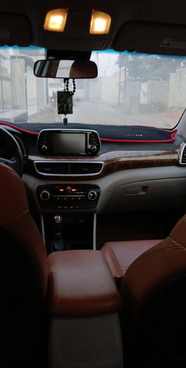 السلام عليكم توسان وارد امريكي موديل 2019
رقم بغداد تحويل مباشر 
سيارة جاهزه مابيها اي نقص مال جناي
السونار مرفق مع الصور #السعر 160 بيها مجال 
العنوان بغداد المعامل الحسينية 
, ***********
