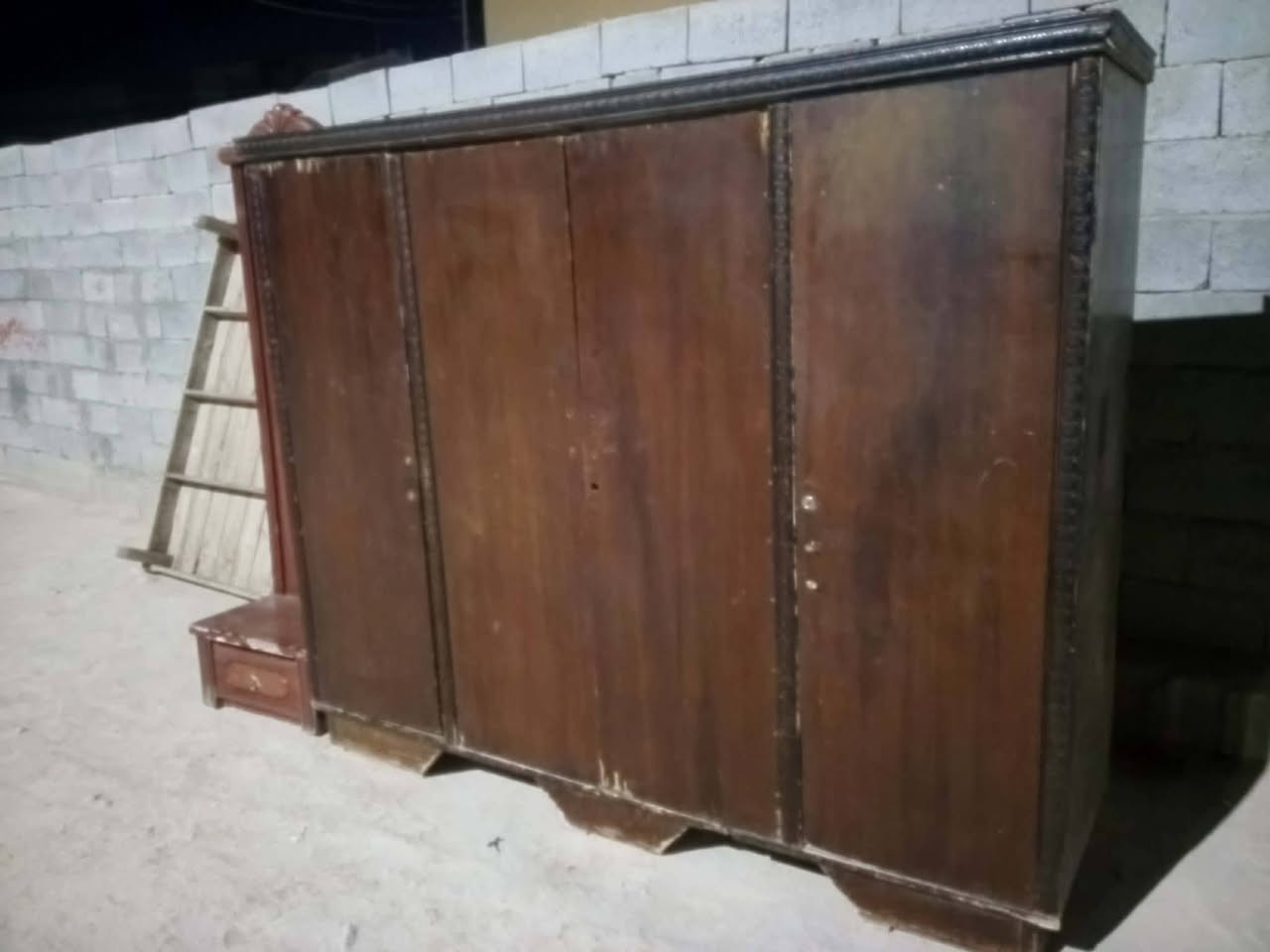 السلام عليكم يوجد كنتور اربع بوب مع زاويه وجربايه نظيفه السعر الكل 100 الف ولحد يكول بيه مجال الخاص مفتوح او الاتصال علا الرقم ***********
