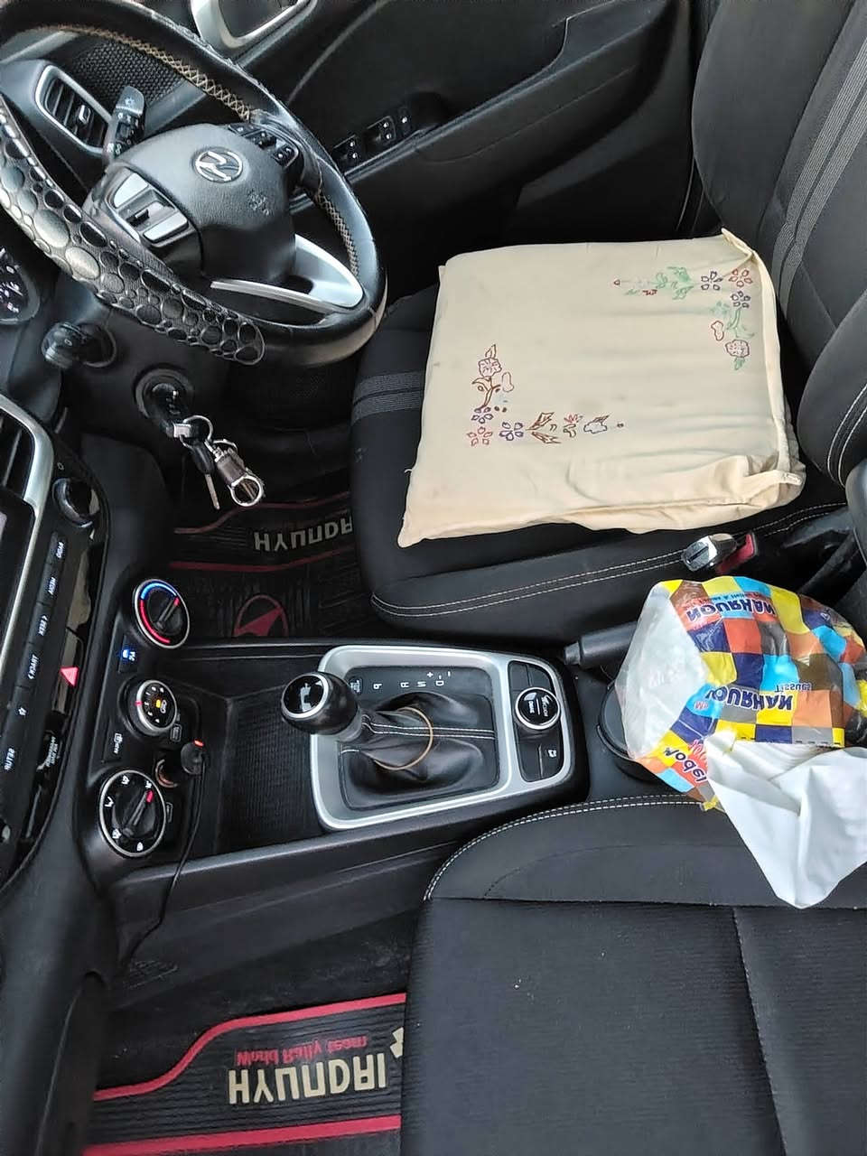 السلام عليكم هونداي فينو موديل ٢٠٢٣مرقم بغداد بسمي خليجي صبغ الجاملغ الخلفي جهت اليمين سونار موجود تخم تاير جديد كوري اصلي باتري قبل يومين شديته ماشيه ٦٤ الف قابل للزيادة 

المواصفات 

بصمة صندوك

اشاير بالمري

محرك 1600 دوش 

اشاير المري

رادار امامي 

رادار خلفي

رادار جانبي

تدفئة كشنات

تدفئة ستيرن

شاشة كبيرة

داخل كشنات لونين

كامرة دوارة

اوتو ستوب

تحديد مسار

قيادة ذاتية

توقف ذاتي 

تنبيه عند مغادرة المسار

كروس سرعة

مانع انحدار

وضعيات قيادة

وبعد بيها مواصفات

سيارة جاهزة وكاملة بدون نقص

السعر١٢٨

 وبيها  مجال بسيط

للاستفسار الاتصال على الرقم *********** او ***********@
