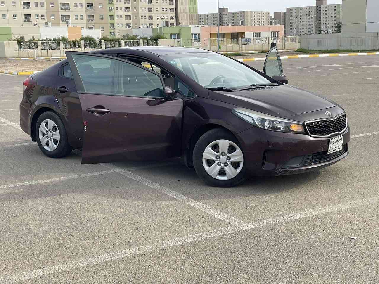 السلام عليكم
فورتي موديل ٢٠١٧ للبيع
السيارة خير من الله كلشي مناقصها ، لون ماروني ، محرك 2000 دوش ، حساس خلفي ، كاميرا خلفية ، تبريد تدفئة ، تحكم ستيرن ، شاشة لمس ، منفذ شواحن usb ، لد نهاري وبعد بيها مواصفات 

السيارة ماشية ٥٩ ميل قابل للزيادة 

حادثها بامريكا البنيد فقط ومبدل مثل ما موضح بالصور 

وبالعراق بيها حادث صفحة ( جاملغ وباب امامي وباب خلفي عكس السايق ) مبدلات كلهم باصلي شركة نفس اللون والباب الايمن بي بارد بسيط 
السونار موجود بي كل التفاصيل المذكورة
السيارة بأسمي تحويل ثاني يوم
 
رايدها ب 16,500,000 مليون دينار عراقي

مكاني مجمع بسماية السكني 

للاتصال : ***********
