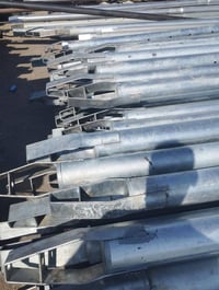 مستعدون لتجهيز كافة أعمدة الكهرباء بكافة الأحجام والاسلاك والضفيره ولم...