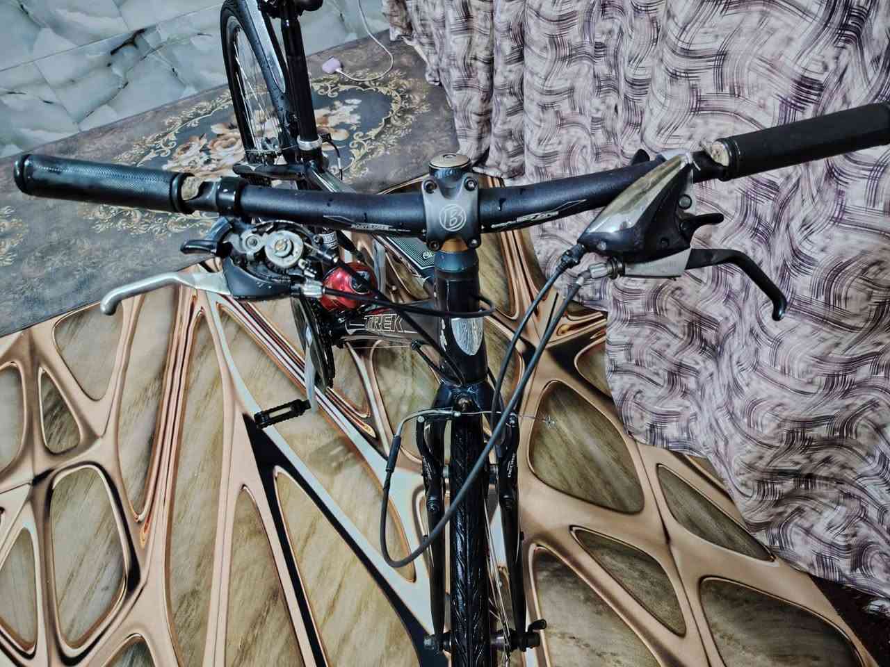 دراجه نوع  ماركه C700 ياباني  لشه مضلع 

نظافه 90% 

TREK
 
معدن فول المنيوم 

سستم شيمانو  

دشالي3 امامي 8 خلفي 

نظام الوياله  كمبليون  

السعر 175 

((العنوان  /بغداد/ مدينه  الصدر )) رقم الهاتف ***********
