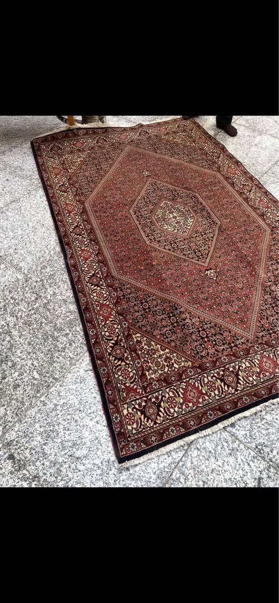 سلام عليكم مجموعه سجاد يدوي إيراني مكاني بصره يوجد توصيل*********** Singapore
