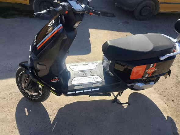 دراجة شحن ريان وحش الكون 
6بطاريان مسطرة 
تمشي بل شحنة من 60 إلى 80 كيلو 
شاحنة شحن سريع 
بصمة شلون السيارة 
ويل 12
ملف 2000 واط حقيقي 
سرعة حقيقي 75 
بريكات دهن امامي خلفي 
لايت عدسات عدد 2 
ماشية 1600 فقط يعني شبه زيرو 
نضيفة جدا 
نضام بارك 
نضام Rرجوع للخلف 
نضام مثبت سرعة 
الدراجة معروفة و مواصفاتهة البقية معروفة 
مكاني بغداد دورة المهدية الثانية 
***********استفسار اكثر واتساب أو تخابرني و تدلل 
السعر 950 بيهة مجال أن شاء الله
