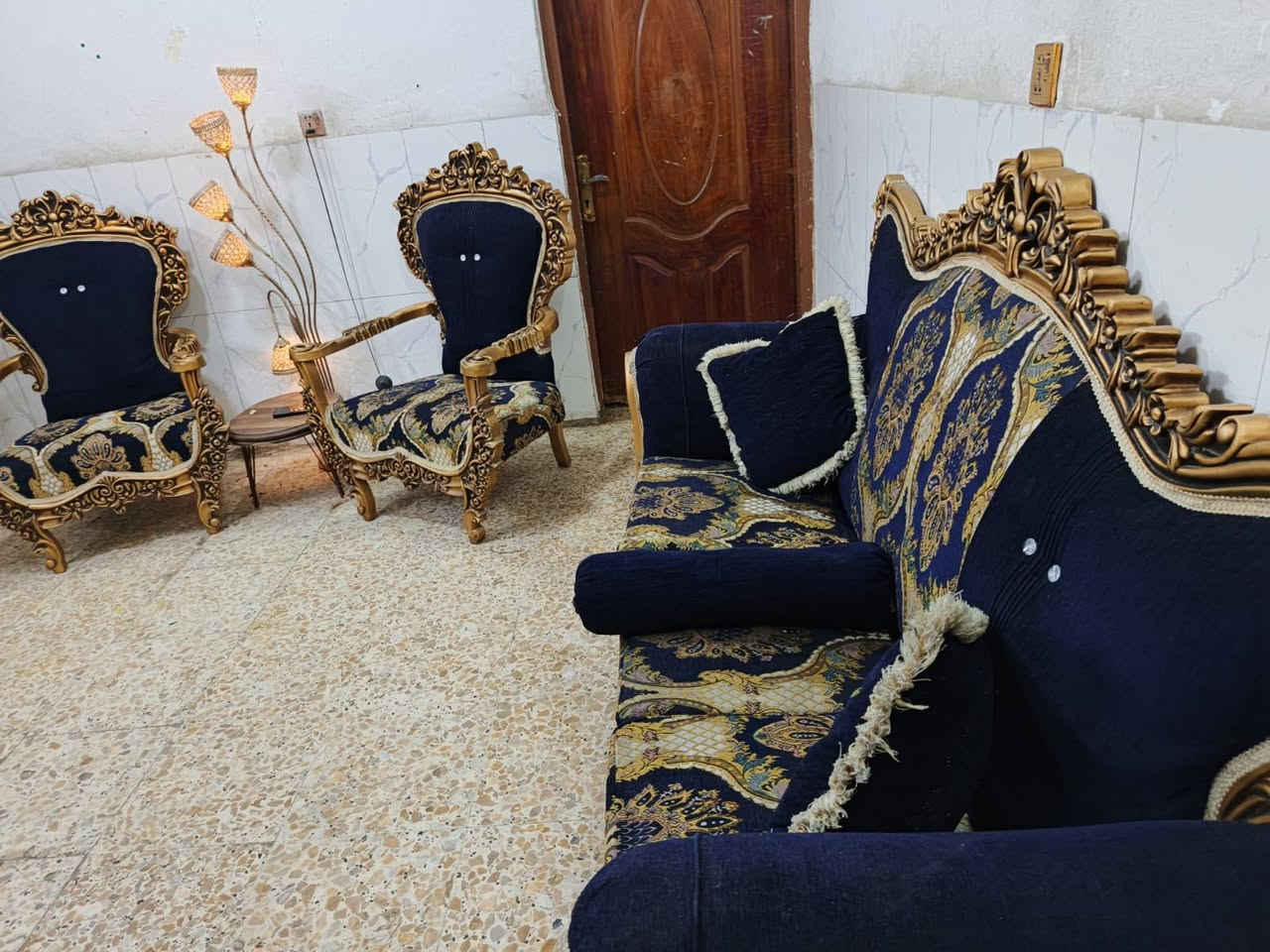 تخم 10 مقعد نظيف
سعره 450 وبي مجال مكان
 البياع يوجد توصيل بكروه ب واتساب
 ***********
