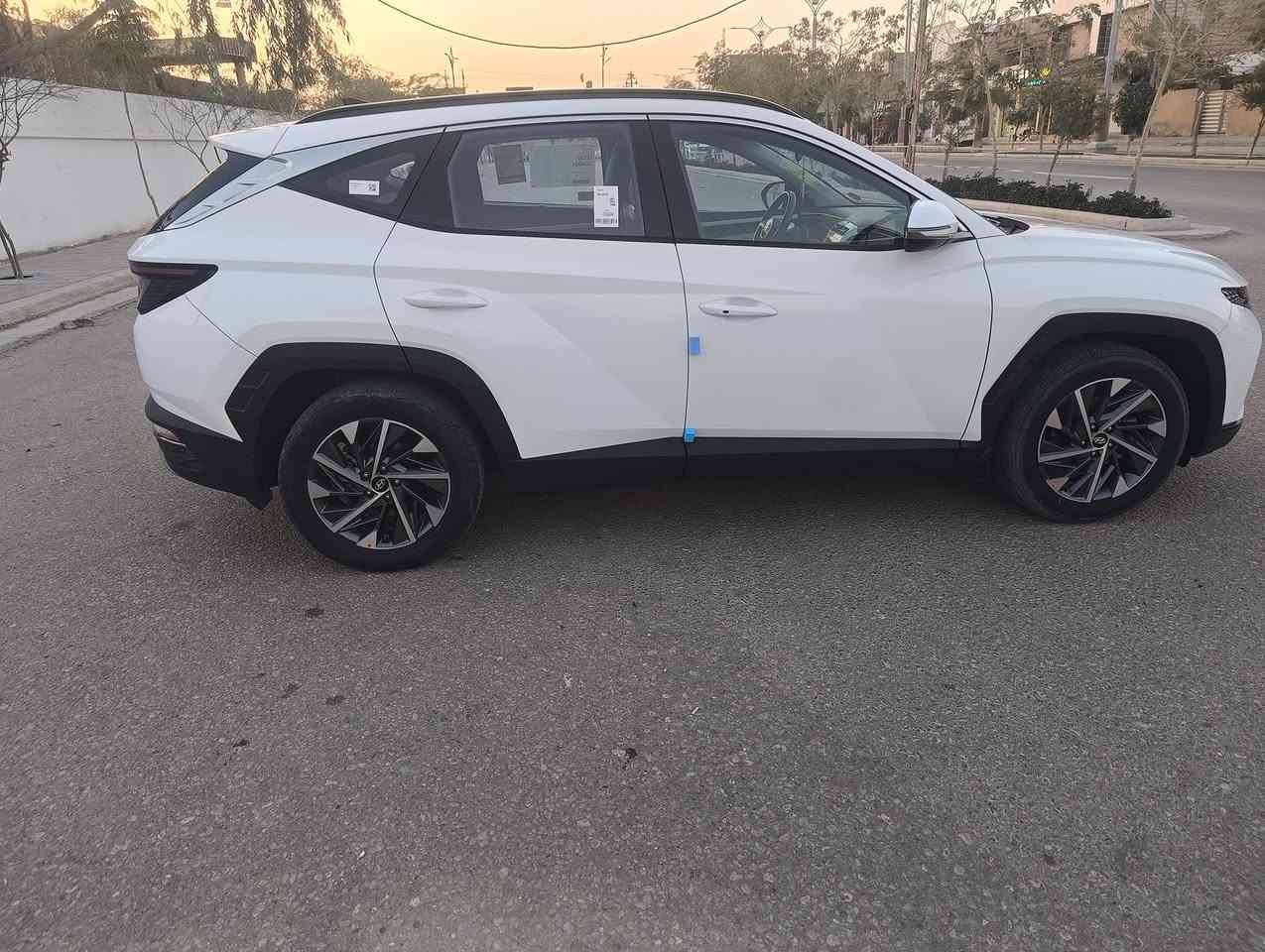 هونداي توسان خليجي 
موديل 2023
رقم بغداد انكليزي تحويل وكاله 
مكفوله السياره كفاله عامه 
فول عده البانوراما
بصمه تشغيل 
بصمه ابواب عدد2
تشغيل عن بعد 
شاشه كبيرة
كامره دوار
حساس خلفي امامي
تبريد خلفي 
تحكمات جهتين
بعد بيه هواي مواصفات 
كشنات كهربائية 
السعر 214
***********
