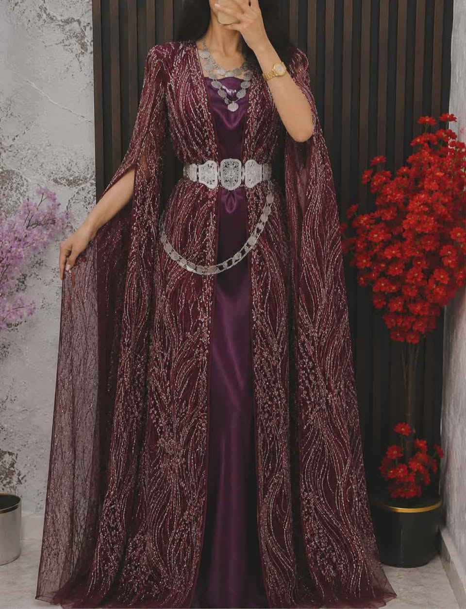 #ازل✨ تألقي بالأناقة الكردية ✨
زي فاخر يجمع بين فخامة القماش ولمعة النقشة الراقية،


**إذا كنت صاحب هذا الإعلان وتريد حذفه لأي سبب، رجاءا أرسل رسالة إلى الدعم الفني**