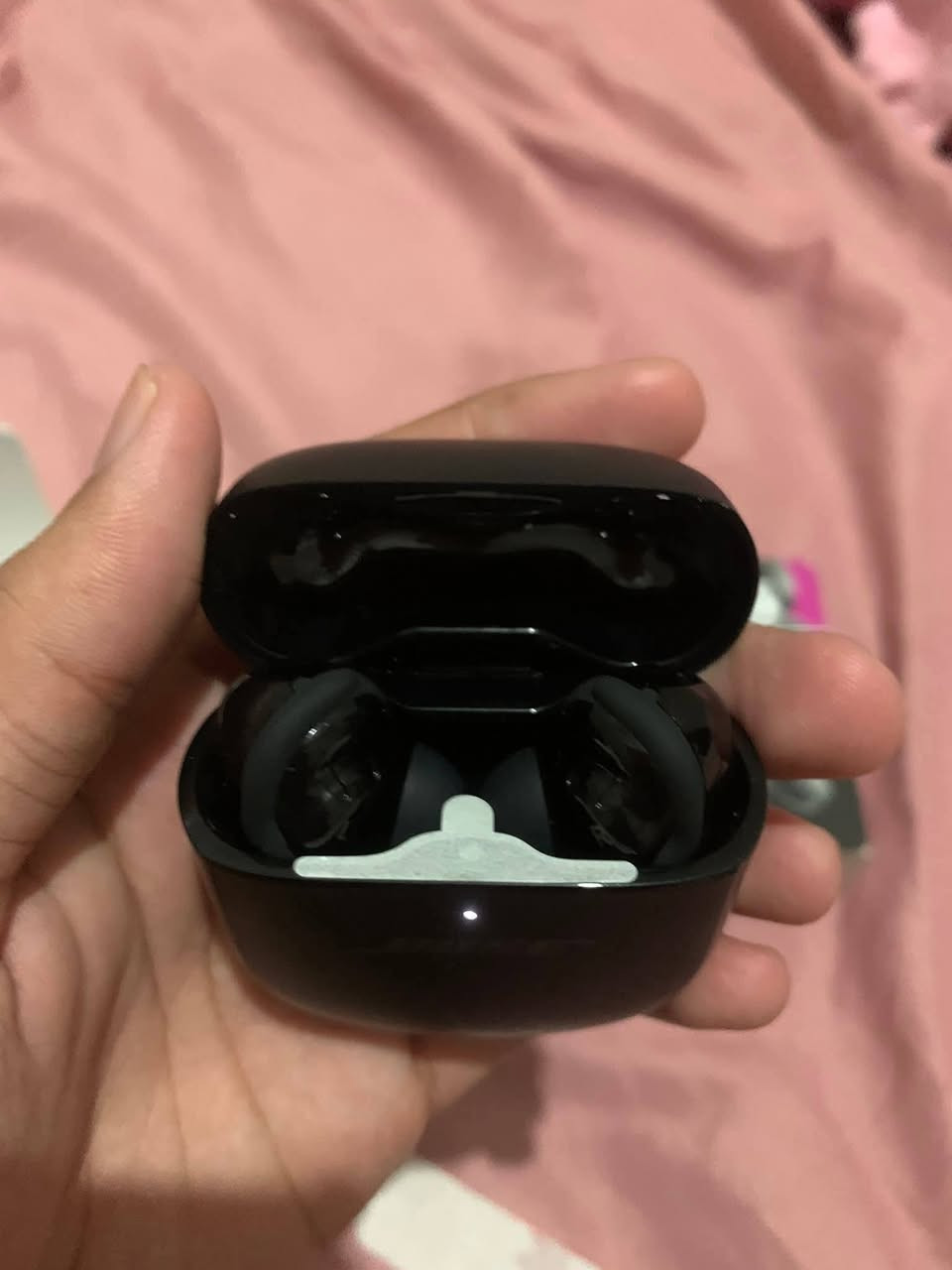 سماعات Bose QuietComfort Ultra Earbuds التي توفر تقنية عزل ضوضاء
وصوتًا غامرًا.عزل الضوضاء:  النشط لتجربة استماع هادئة.الصوت: توفر تقنية صوت غامر 

(Bose Immersive Audio) لجعل الصوت يبدو وكأنه أمامك مباشرة.التصميم: سماعات أذن لاسلكية  تتميز بالراحة أثناء الاستخدام.


**إذا كنت صاحب هذا الإعلان وتريد حذفه لأي سبب، رجاءا أرسل رسالة إلى الدعم الفني**