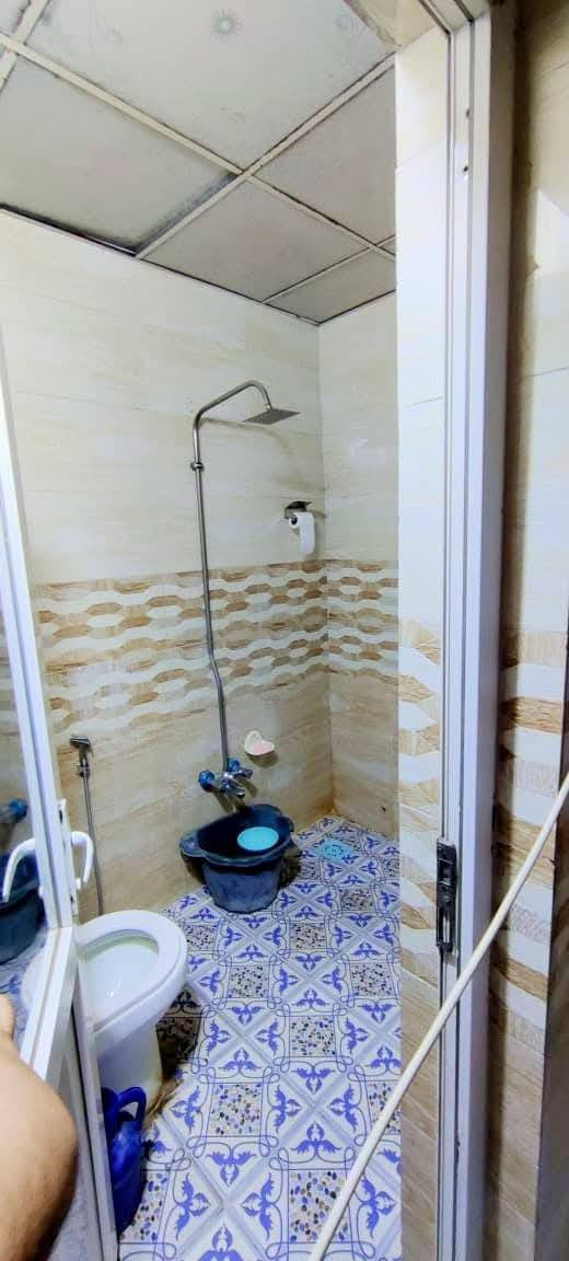 دارللبيع مساحة/150/مترطابقين كامل 
العنوان:قادسية الثانية
نوع العقار:طابو ملك صرف 
مواصفات:فول كاشي وسقف ثانوي
يحتوي على: استقبال،هول،مطبخ،غرفتين نوم 
موقع مميز وشارع عريض تبليط ومجاري وماءحلوو 
سعر:١٣٥ مليون وبيها مجال 
للاستفسار مراجعة مكتب النورين للعقارات والمقاولات أو الاتصال على الارقام التاليه:***********واتسأب
