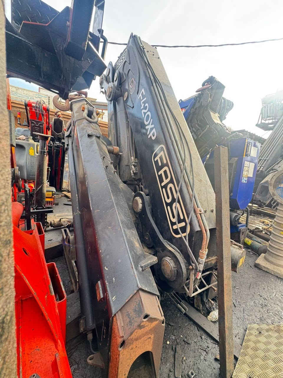 كرين للبيع فاسي حجم 420 موديل 2007 فول سيفتي ريمونت كنترول 4 رجلينات 3 سلايت مكفول كفاله عامه من كل نواحي اوربي ما مشتغل بلعراق مكاني اربيل ***********
