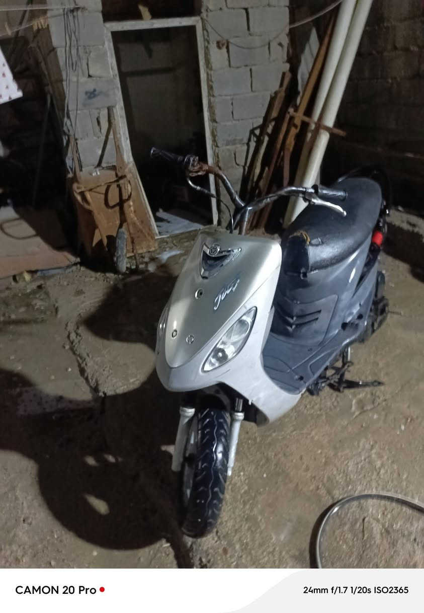 سلام عليكم دراجه ماكس قجمه للبيع ما نقصه شي بس سكان شويه ثكيل تصليحه 5الف واذا تريد من تجي اسوي الك سعر 600وبيه مجال غراضه كله كامله
