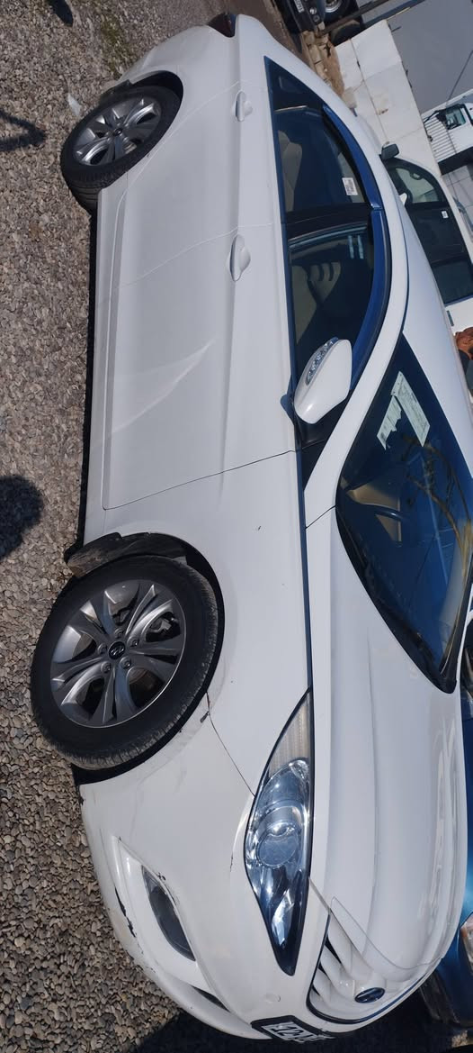 سوناتا 2013 خليجي محرك دوش 24 مفتوح 
السيارة تبريد قطعتين مري شفط اشاير بالمري  كشنات كهرب شفتات ستيرن تحكمات اطارات جديد محرك شرط كير شرط تدفئة تبريد طخم كله جديد سنوية وارقام كوبون كله جديد
بيهة مكانين هيج بارد وبالسقف اربع اصابع معجون اثر حجرة ومبخوخ شبر هيج 
مكانهة موصل برطلة 
ينفع مراوس حسب القناعة
***********
*********** موصل, نينوى
