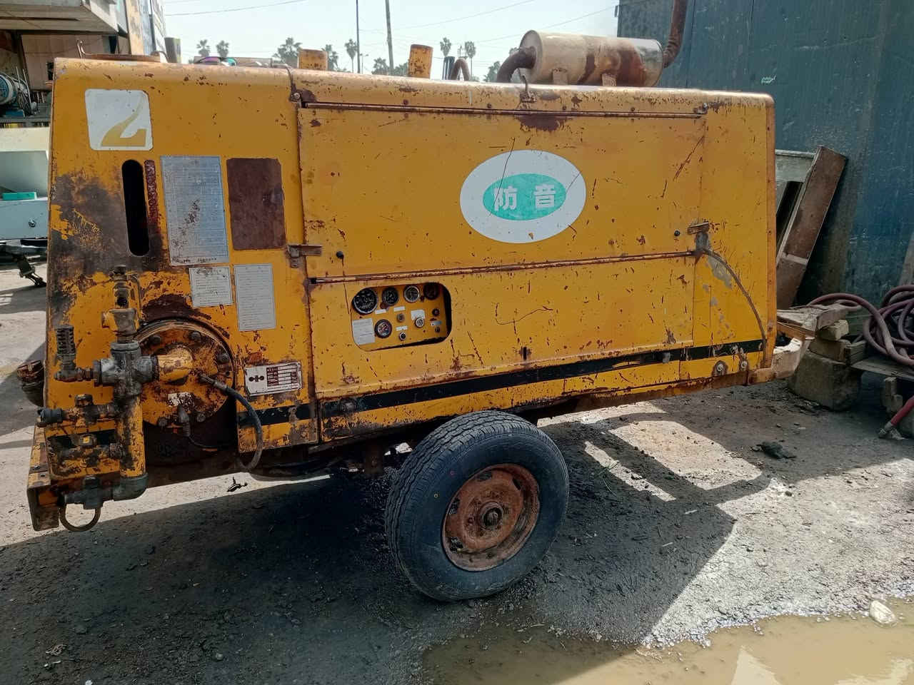 السلام عليكم للبيع كومبريسر كوماتسو ياباني حجم 250 ضاغط ابلادي  محرك جديد السعر 30 ورقه مكان بغداد ***********
