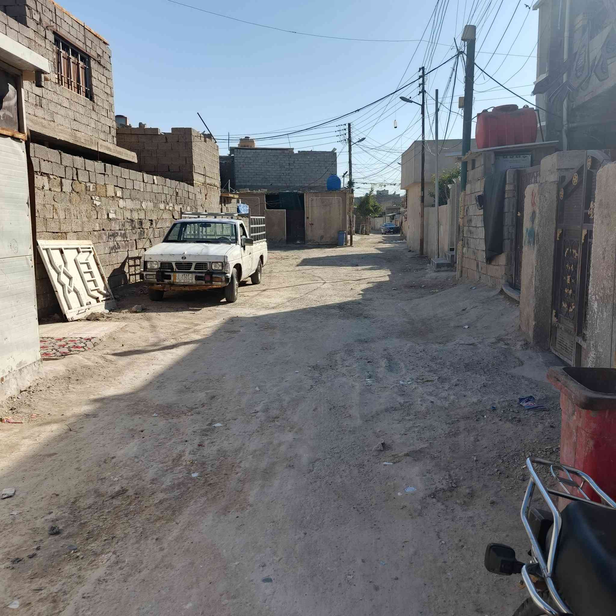 السلام عليكم
دار للبيع مساحة 50م  

سند اصفر 

بناء جديد 

سعر ٢٧ وبي مجال 

استقبال حولي غرفه نوم صحيات منور. 

طابق الثاني سندويج 
البيت باقي شي قليل ويكمل.   

حي البساتين حي السلام 

من جهة جامع المرتضى 

أكثر استفسار اتصل🗣📲📞

***********
